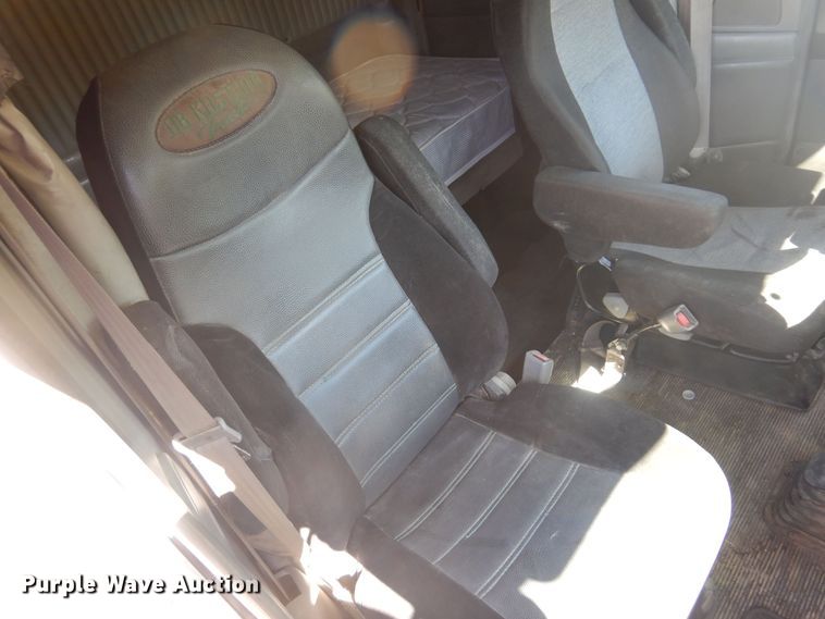 image for item KU9645 2007 Kenworth T800  semi truck