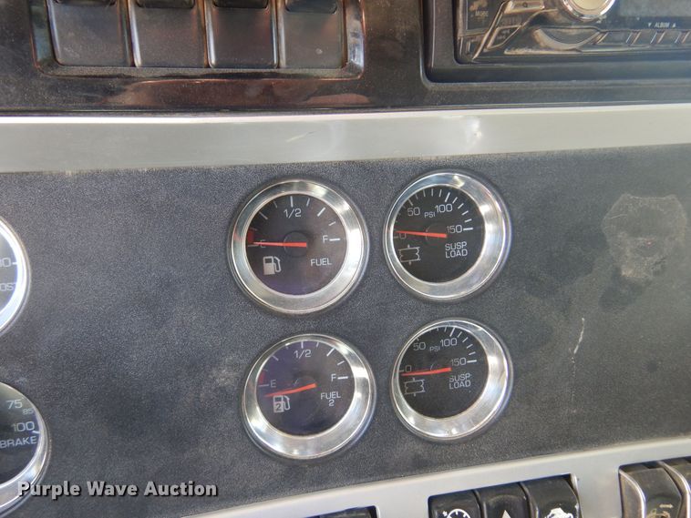 image for item KU9645 2007 Kenworth T800  semi truck