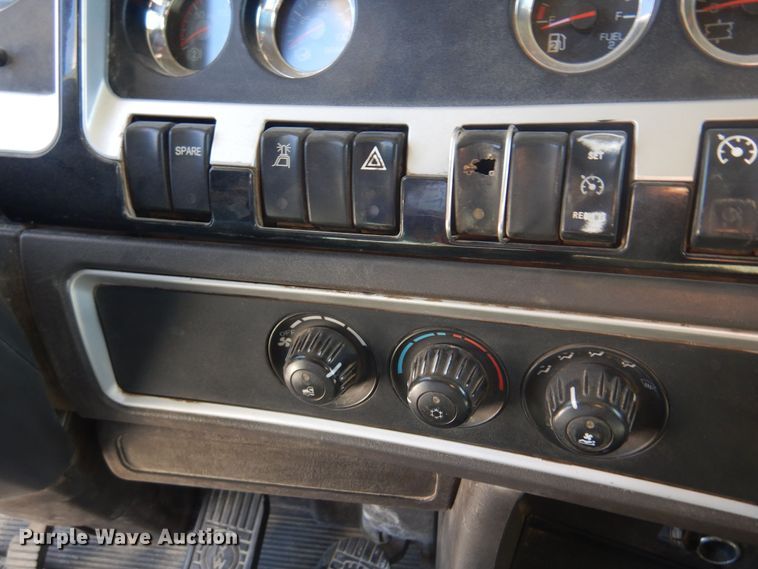 image for item KU9645 2007 Kenworth T800  semi truck