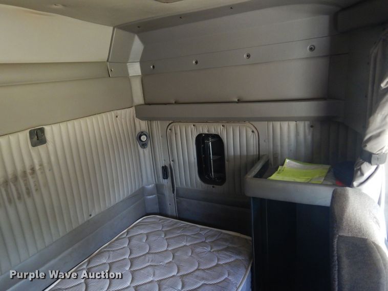 image for item KU9645 2007 Kenworth T800  semi truck