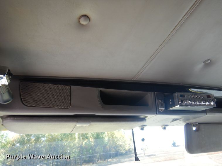 image for item KU9645 2007 Kenworth T800  semi truck