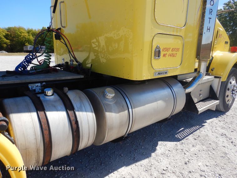 image for item KU9645 2007 Kenworth T800  semi truck