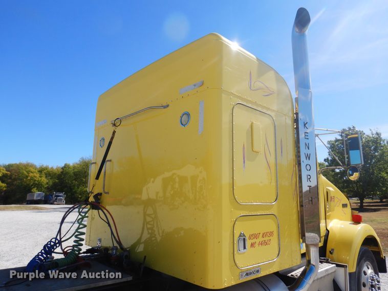 image for item KU9645 2007 Kenworth T800  semi truck