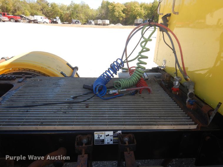 image for item KU9645 2007 Kenworth T800  semi truck