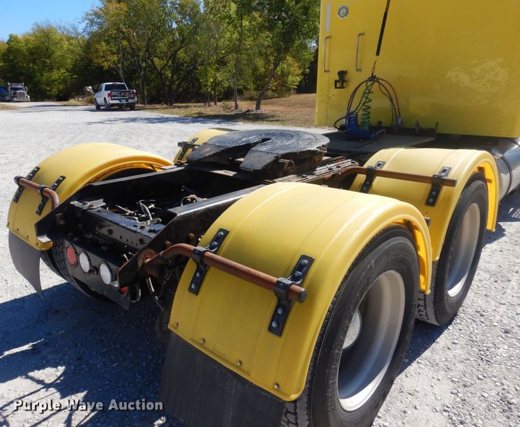 image for item KU9645 2007 Kenworth T800  semi truck