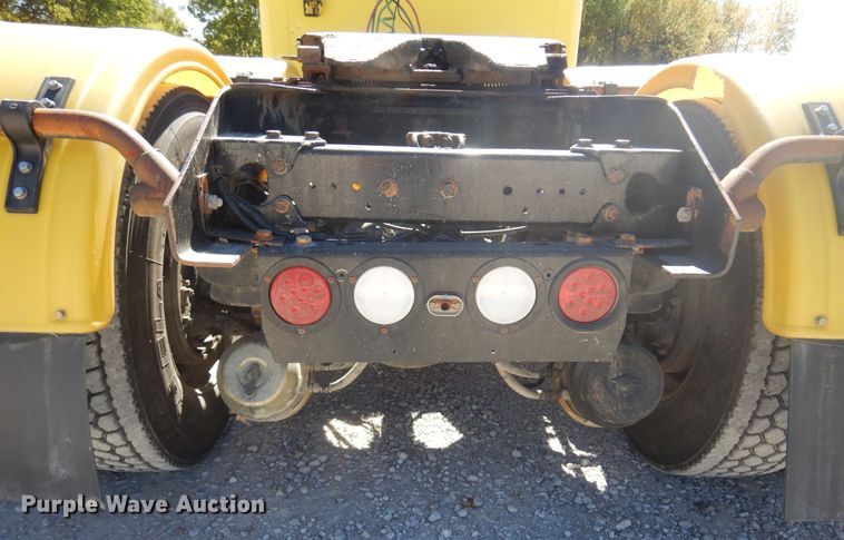 image for item KU9645 2007 Kenworth T800  semi truck