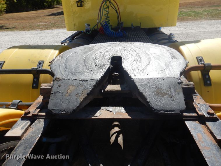 image for item KU9645 2007 Kenworth T800  semi truck