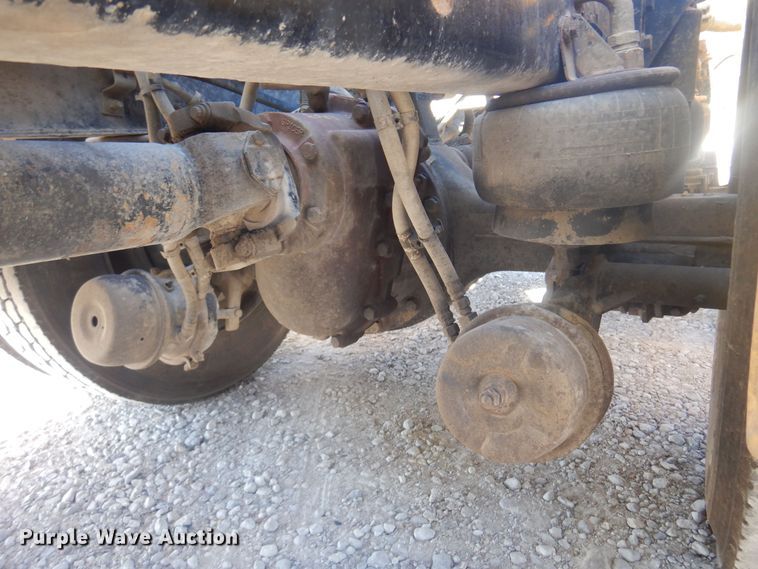 image for item KU9645 2007 Kenworth T800  semi truck