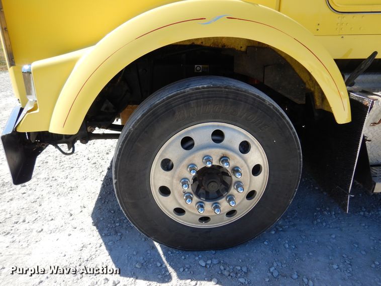 image for item KU9645 2007 Kenworth T800  semi truck