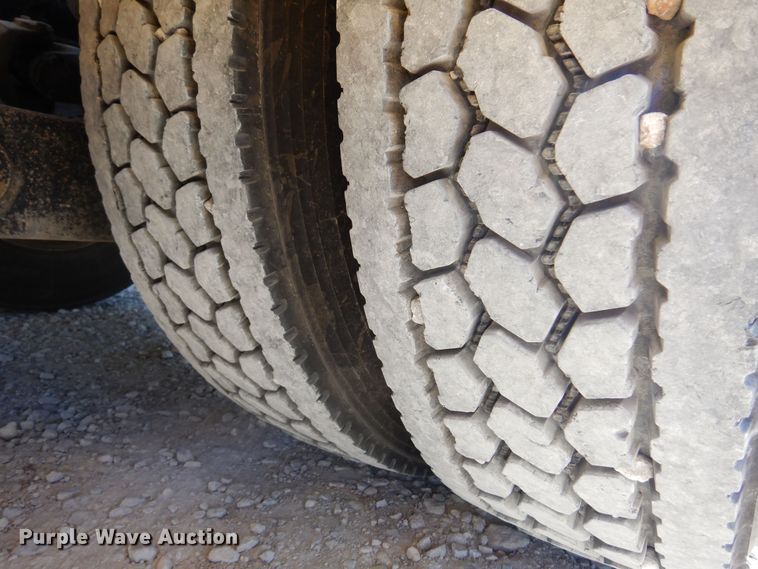 image for item KU9645 2007 Kenworth T800  semi truck