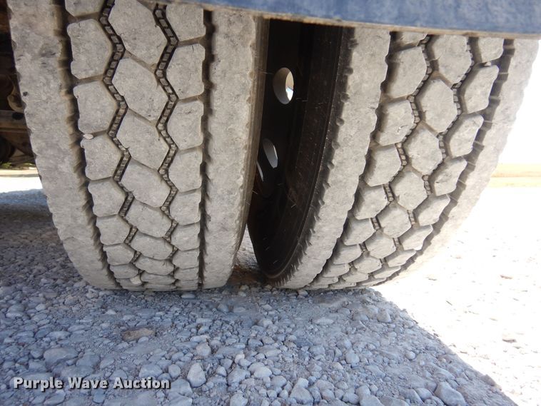 image for item KU9645 2007 Kenworth T800  semi truck