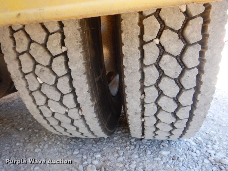 image for item KU9645 2007 Kenworth T800  semi truck