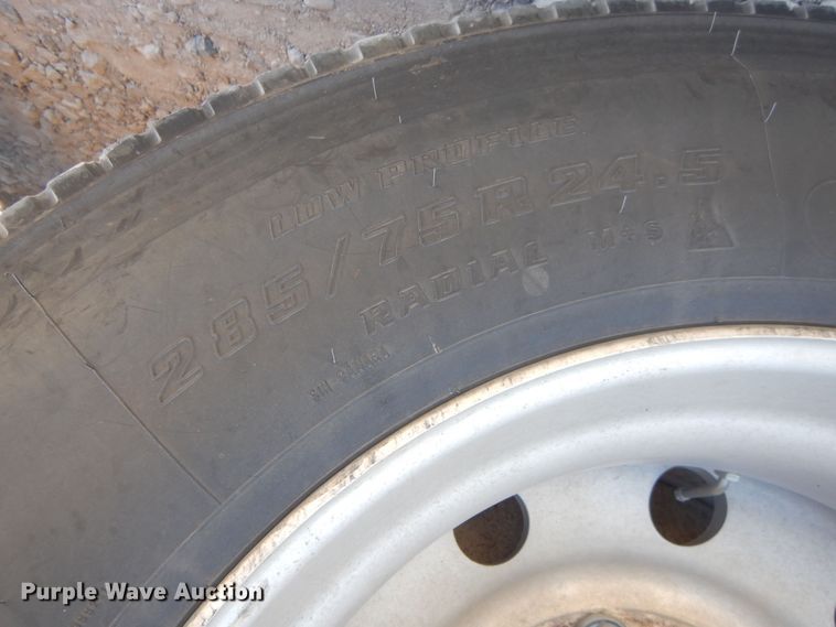 image for item KU9645 2007 Kenworth T800  semi truck