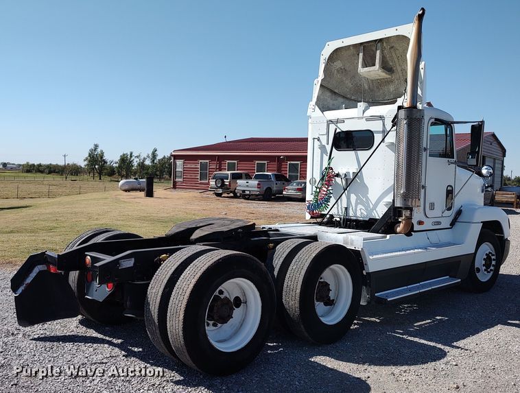 image for item LK9944 2000 Freightliner FLD  semi truck