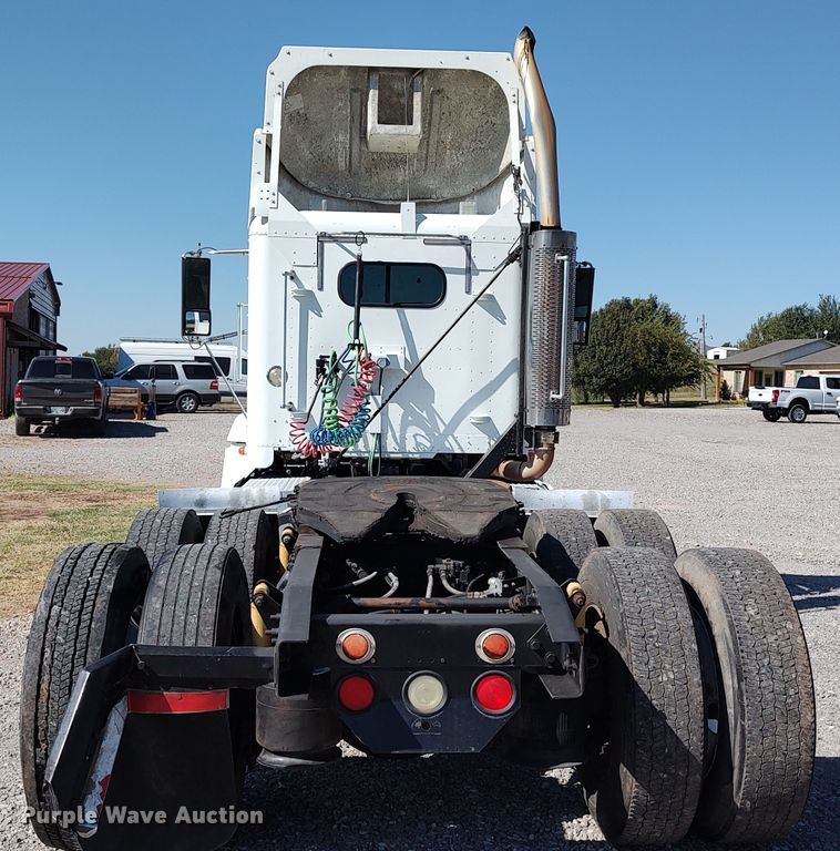 image for item LK9944 2000 Freightliner FLD  semi truck