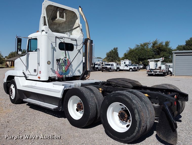 image for item LK9944 2000 Freightliner FLD  semi truck