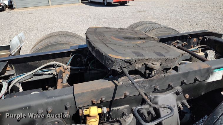 image for item LK9944 2000 Freightliner FLD  semi truck