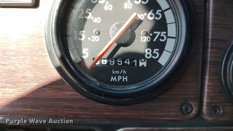 image for item LK9944 2000 Freightliner FLD  semi truck