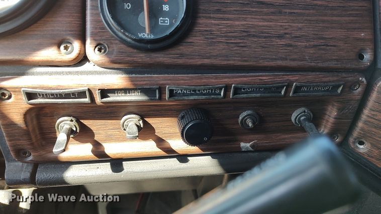 image for item LK9944 2000 Freightliner FLD  semi truck