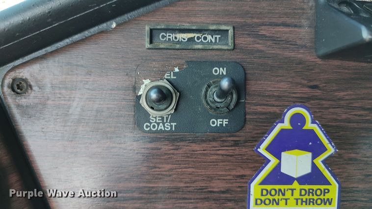 image for item LK9944 2000 Freightliner FLD  semi truck