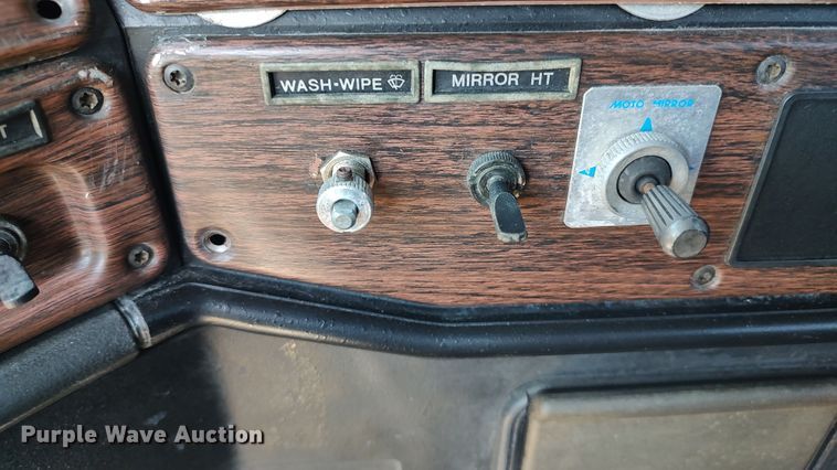 image for item LK9944 2000 Freightliner FLD  semi truck