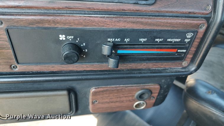 image for item LK9944 2000 Freightliner FLD  semi truck