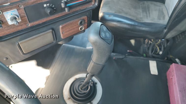 image for item LK9944 2000 Freightliner FLD  semi truck