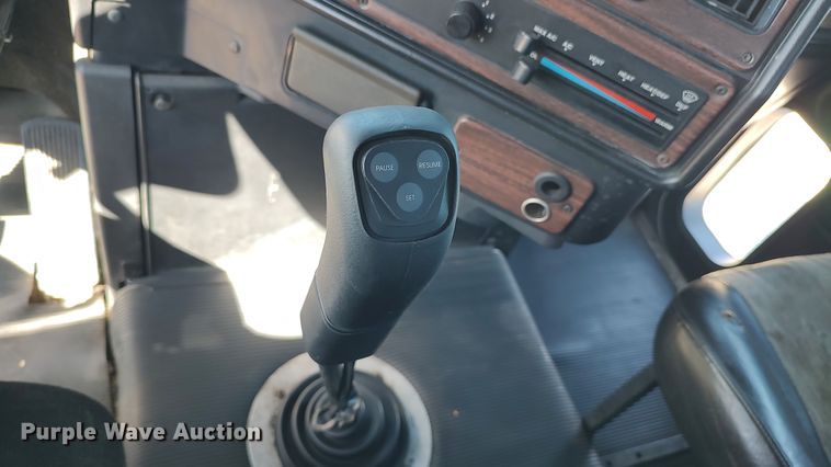 image for item LK9944 2000 Freightliner FLD  semi truck