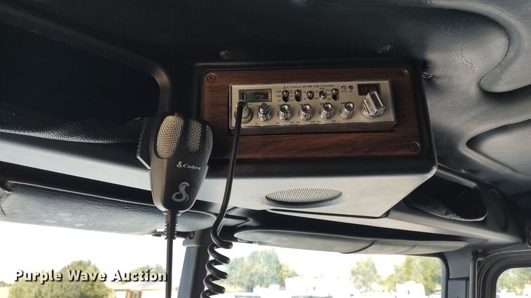 image for item LK9944 2000 Freightliner FLD  semi truck