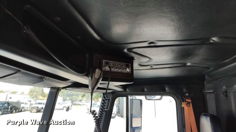 image for item LK9944 2000 Freightliner FLD  semi truck