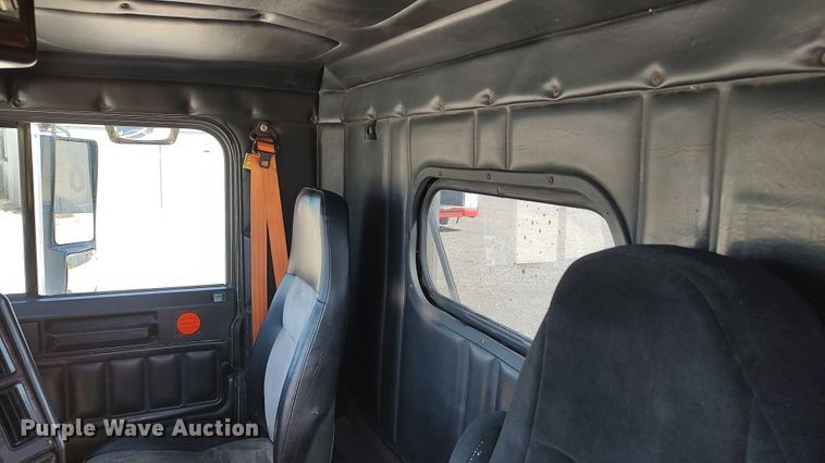 image for item LK9944 2000 Freightliner FLD  semi truck