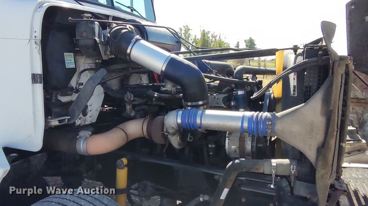 image for item LK9944 2000 Freightliner FLD  semi truck