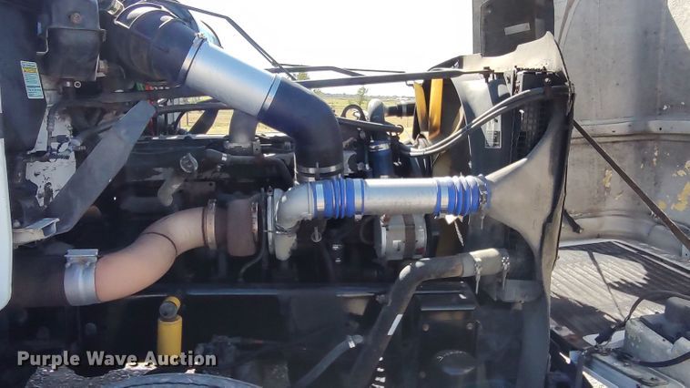 image for item LK9944 2000 Freightliner FLD  semi truck