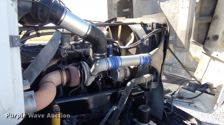 image for item LK9944 2000 Freightliner FLD  semi truck