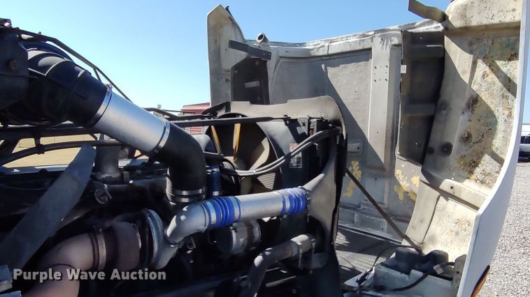 image for item LK9944 2000 Freightliner FLD  semi truck