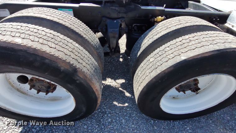 image for item LK9944 2000 Freightliner FLD  semi truck