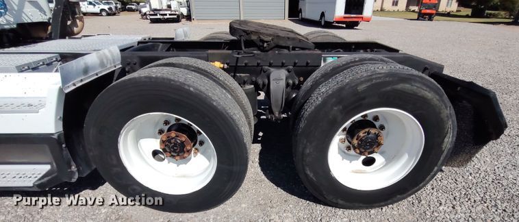 image for item LK9944 2000 Freightliner FLD  semi truck