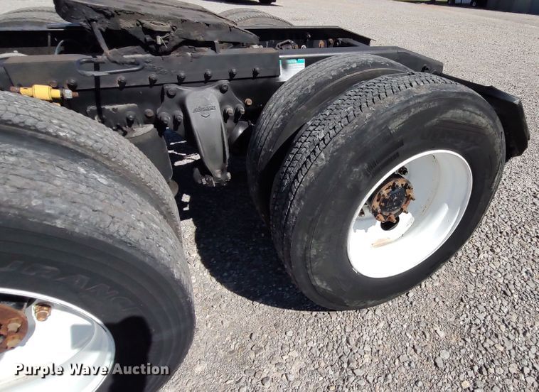 image for item LK9944 2000 Freightliner FLD  semi truck