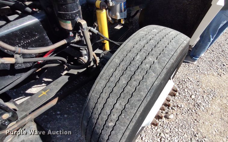 image for item LK9944 2000 Freightliner FLD  semi truck