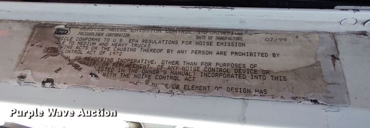 image for item LK9944 2000 Freightliner FLD  semi truck