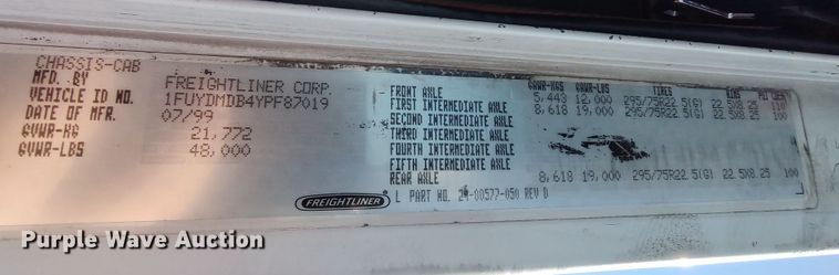 image for item LK9944 2000 Freightliner FLD  semi truck