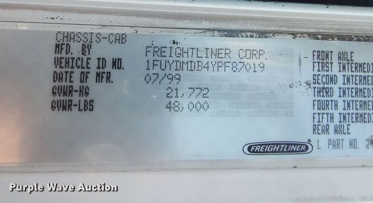 image for item LK9944 2000 Freightliner FLD  semi truck