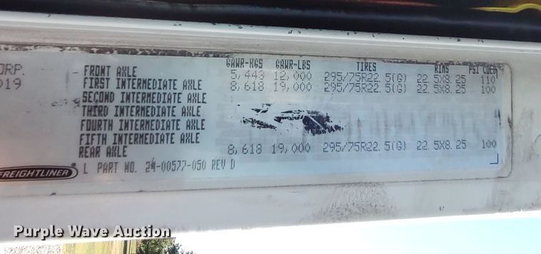 image for item LK9944 2000 Freightliner FLD  semi truck