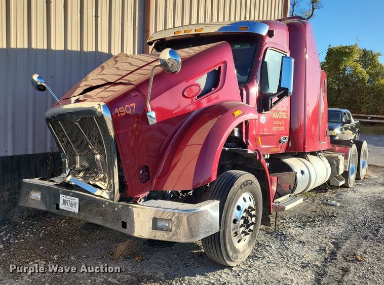 image for item LR9033 2019 Peterbilt 567  semi truck