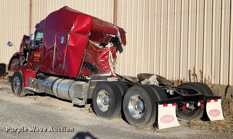 image for item LR9033 2019 Peterbilt 567  semi truck