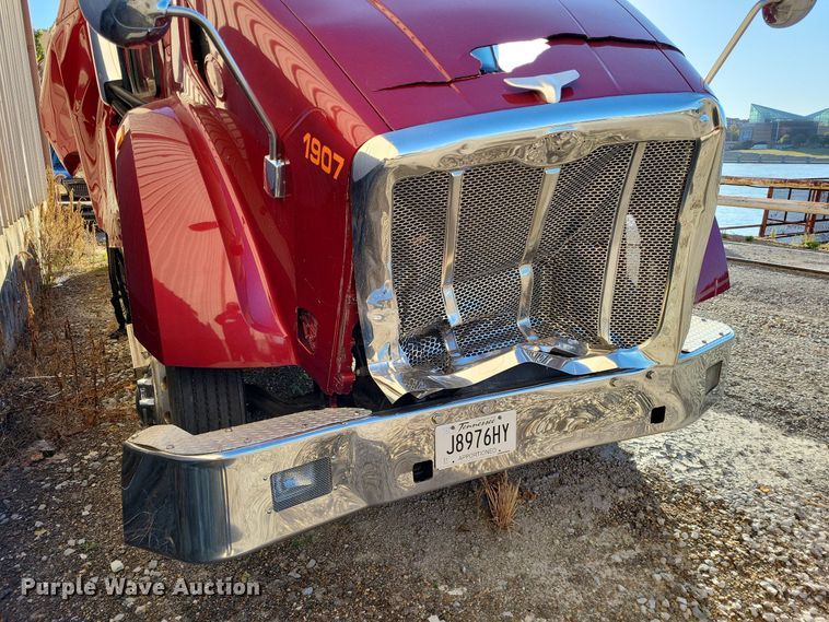 image for item LR9033 2019 Peterbilt 567  semi truck