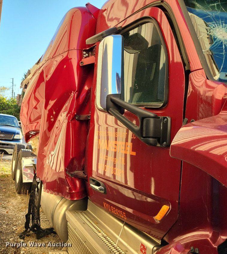 image for item LR9033 2019 Peterbilt 567  semi truck