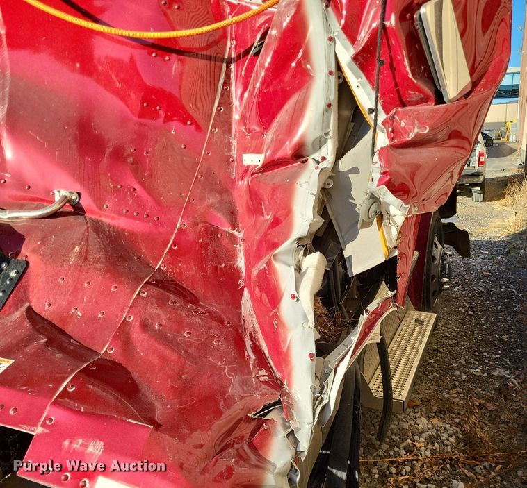 image for item LR9033 2019 Peterbilt 567  semi truck