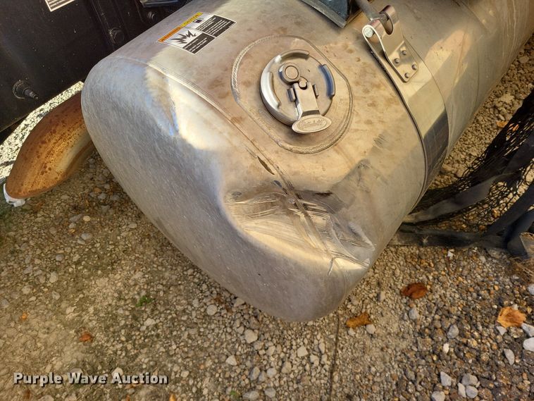 image for item LR9033 2019 Peterbilt 567  semi truck