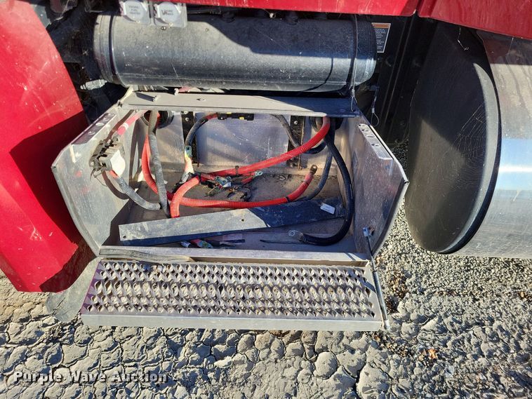 image for item LR9033 2019 Peterbilt 567  semi truck